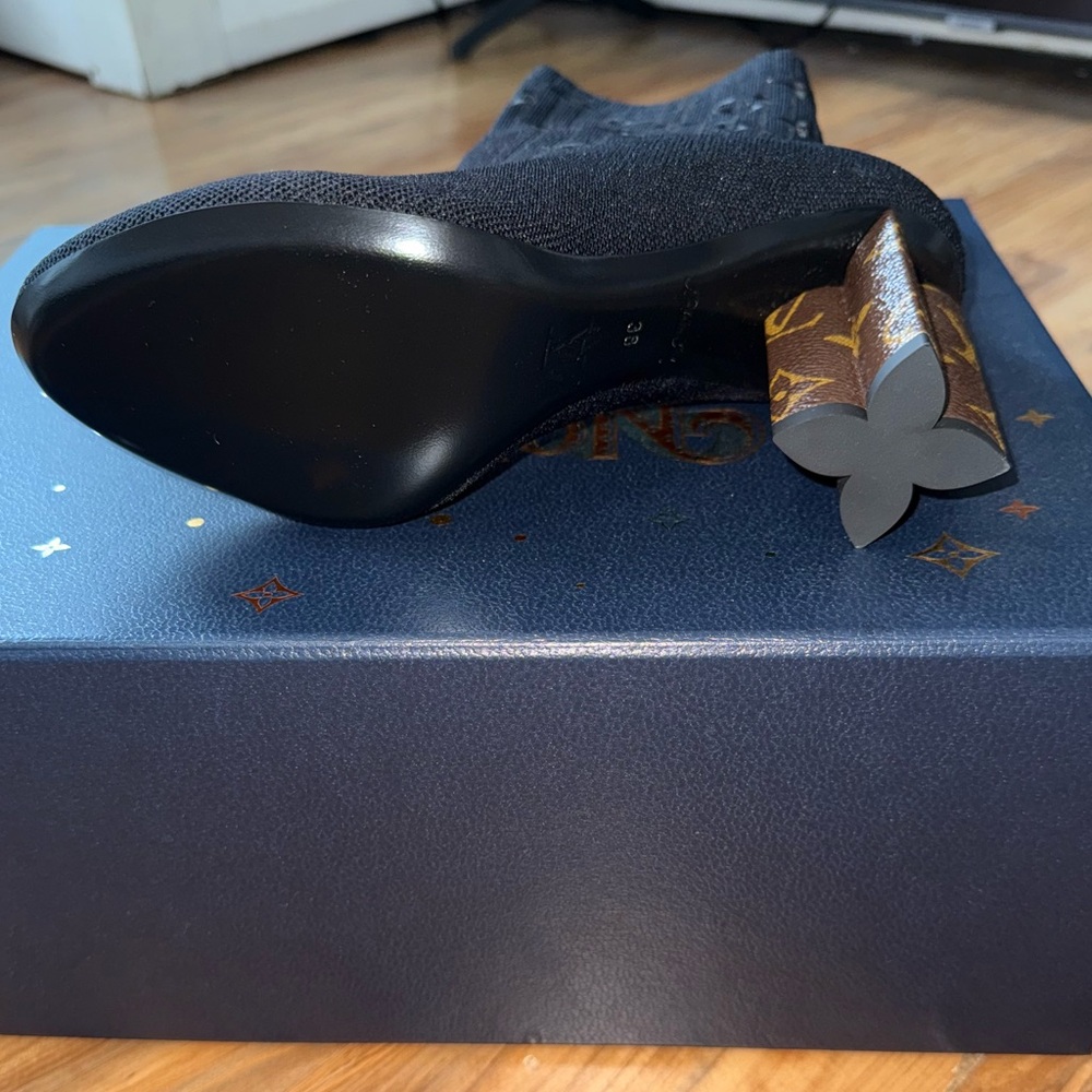 **Brand New** Louis Vuitton Silhouette Ankle Boots - Picture 4 of 9